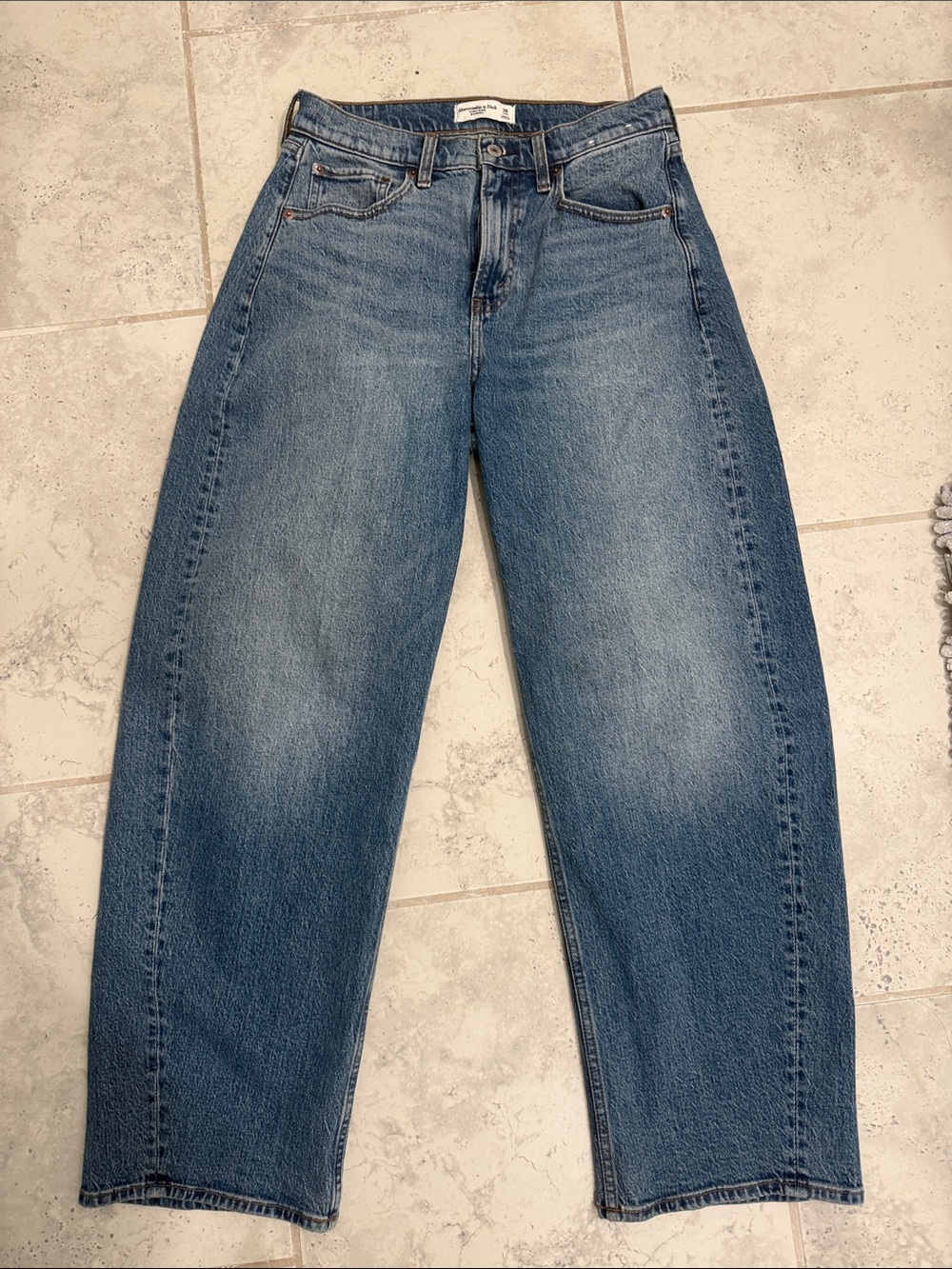 Abercrombie & Fitch High Rise  Barrel Jeans